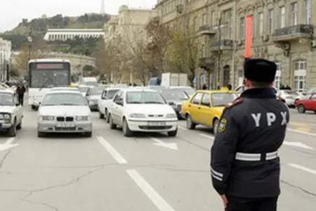 Bu yol polisi daha bir insanı ölümdən qurtardı - FOTO