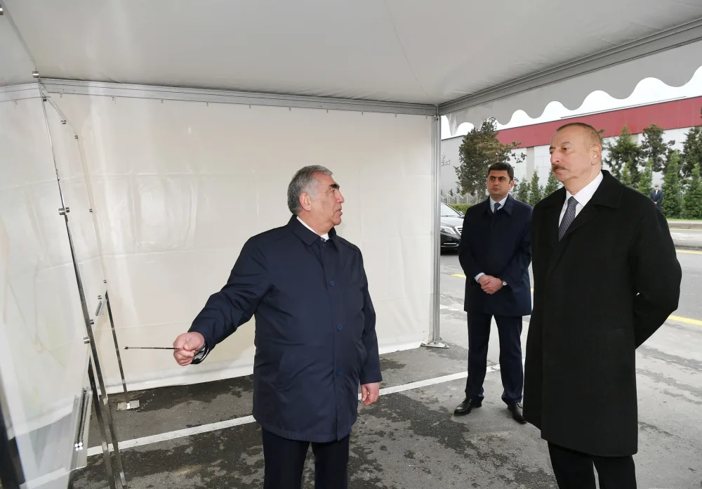 Prezident vətəndaşlarla görüşdü - FOTOLAR