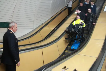 Bakı metrosunda əlil arabalarının daşınması üçün yeni - QURĞU