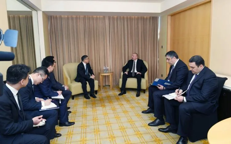 Prezident İlham Əliyev “Huawei” şirkətinin sədri ilə görüşüb - FOTO