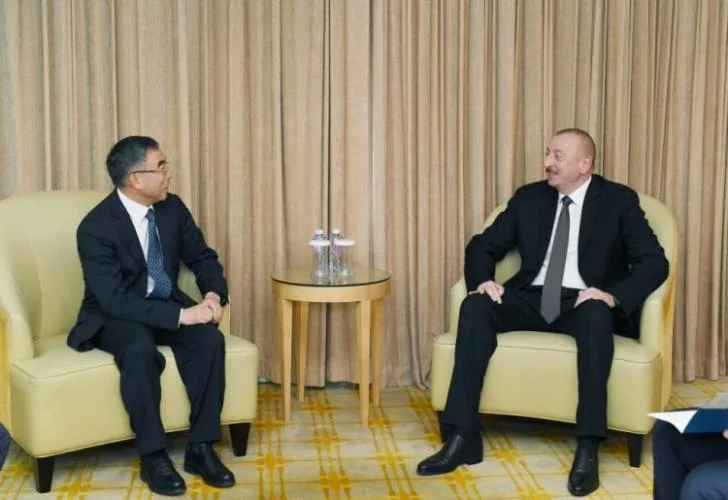 Prezident İlham Əliyev “Huawei” şirkətinin sədri ilə görüşüb - FOTO