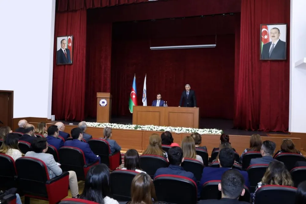 Sahil Babayev Əmək və Sosial Münasibətlər Akademiyasında olub