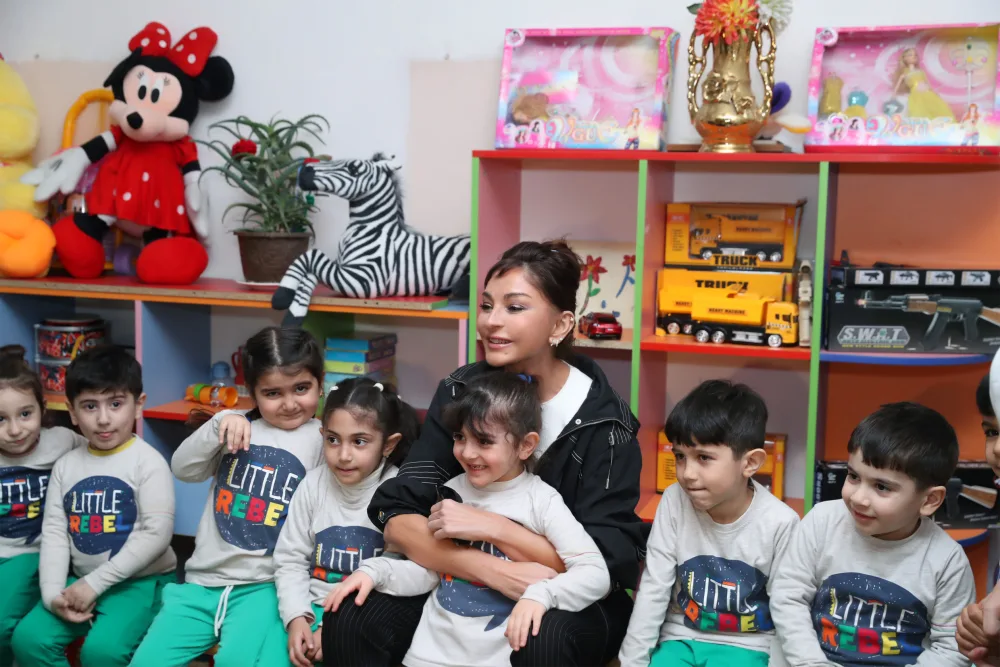Mehriban Əliyeva təhsil müəssisələrində oldu - FOTOLAR