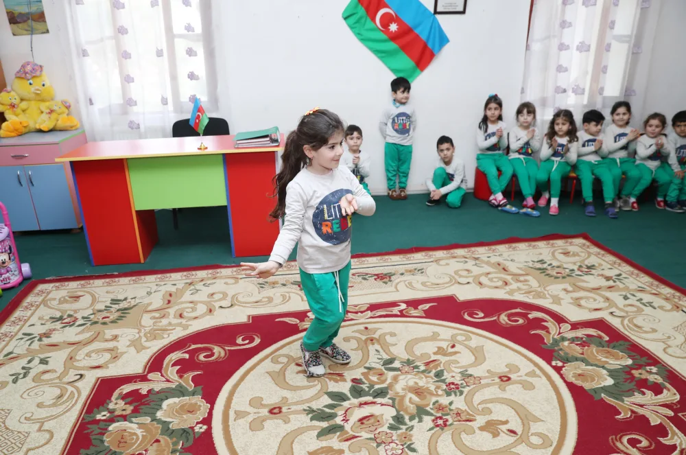 Mehriban Əliyeva təhsil müəssisələrində oldu - FOTOLAR