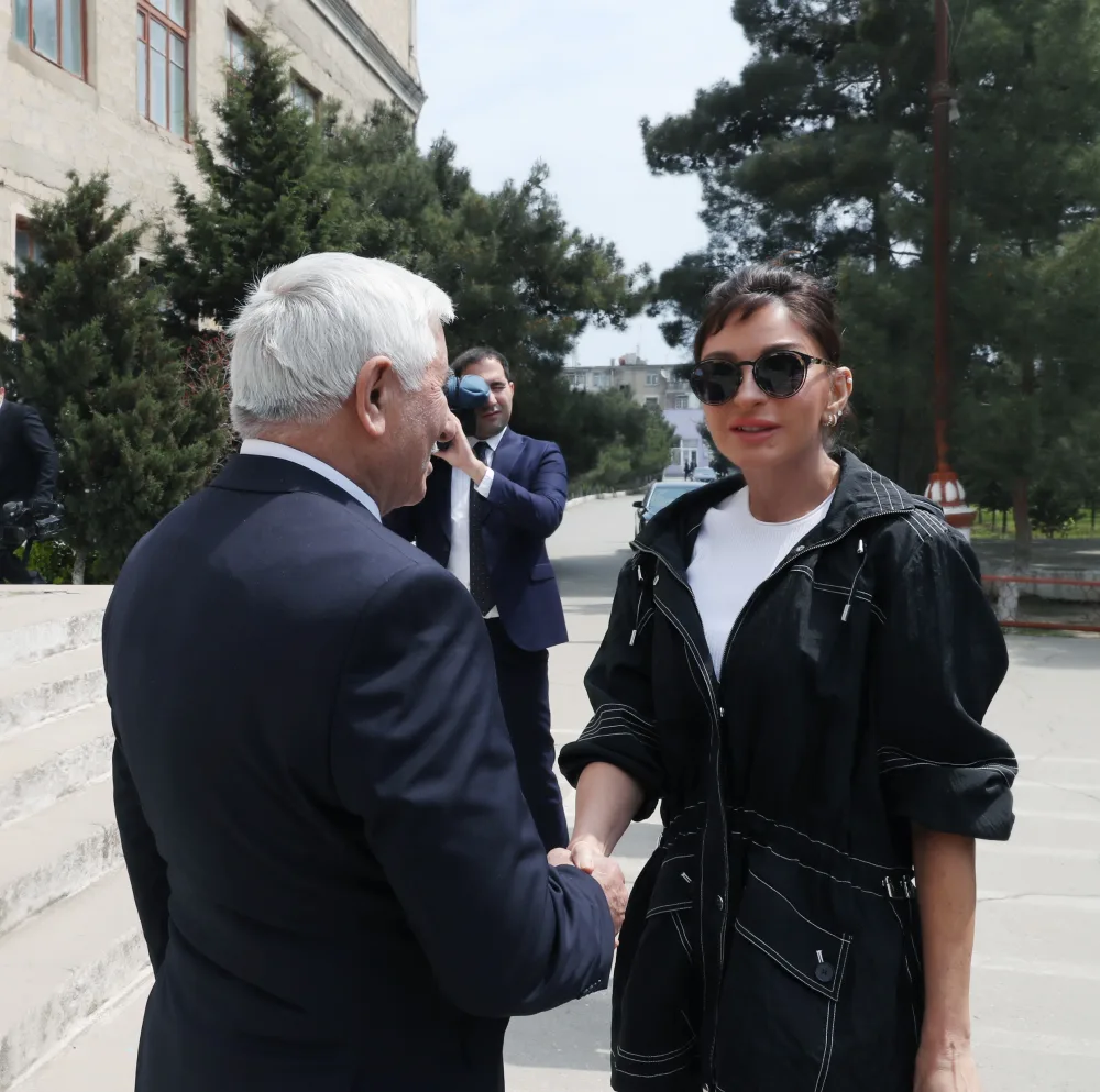 Mehriban Əliyeva təhsil müəssisələrində oldu - FOTOLAR