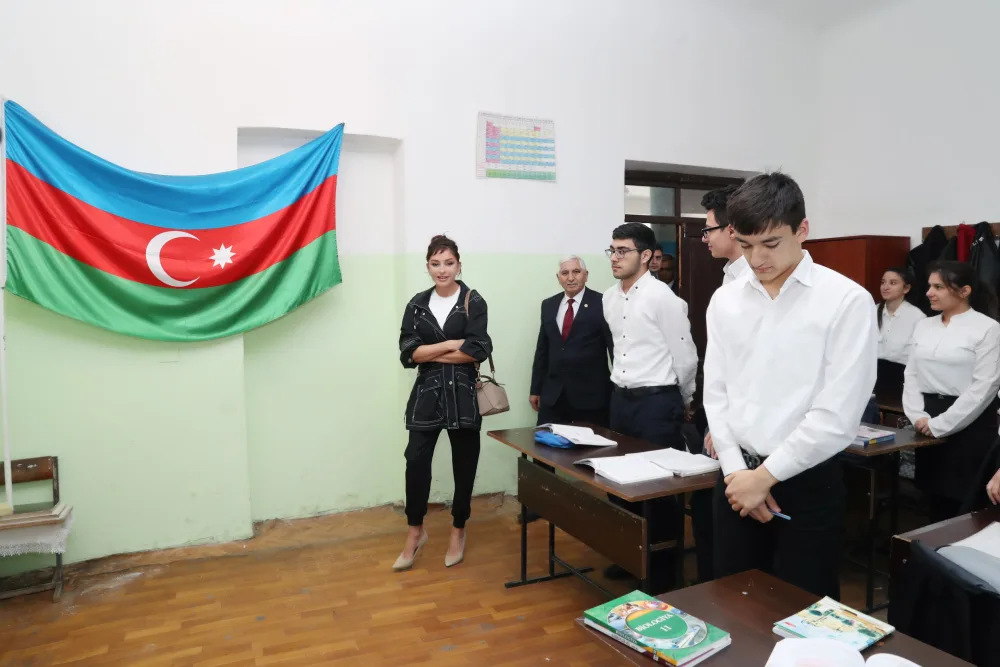 Mehriban Əliyeva təhsil müəssisələrində oldu - FOTOLAR