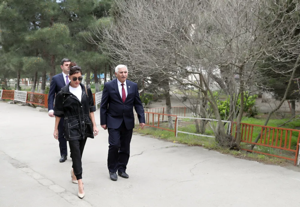 Mehriban Əliyeva təhsil müəssisələrində oldu - FOTOLAR