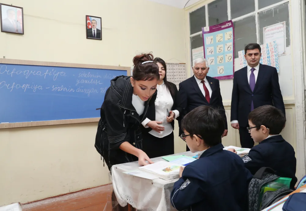 Mehriban Əliyeva təhsil müəssisələrində oldu - FOTOLAR