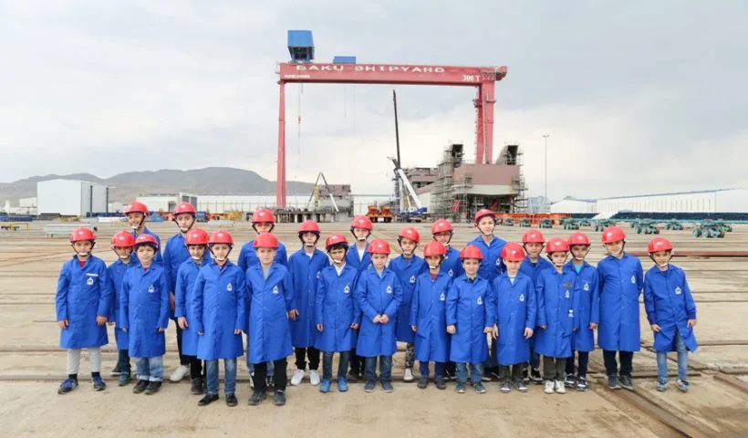 Bir qrup uşaq üçün Bakı Gəmiqayırma Zavoduna tur təşkil olunub - FOTO