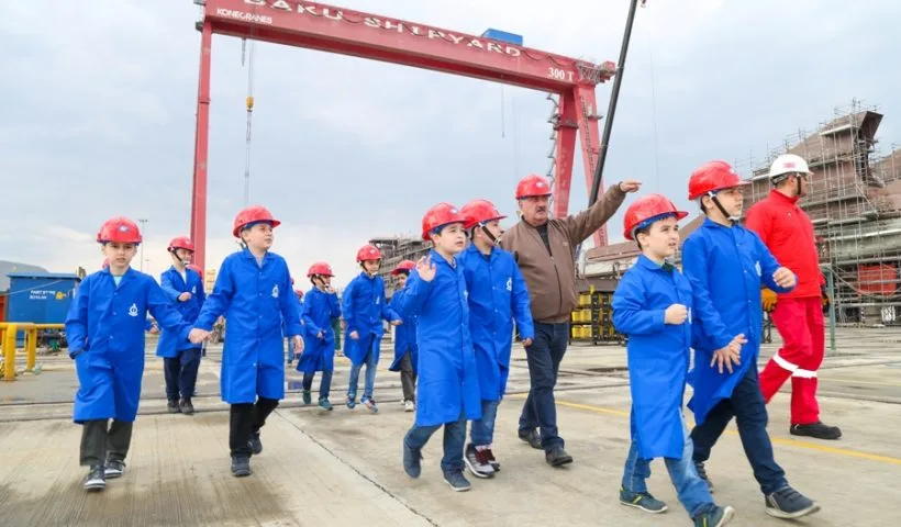 Bir qrup uşaq üçün Bakı Gəmiqayırma Zavoduna tur təşkil olunub - FOTO
