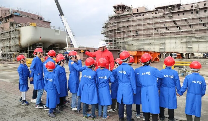 Bir qrup uşaq üçün Bakı Gəmiqayırma Zavoduna tur təşkil olunub - FOTO
