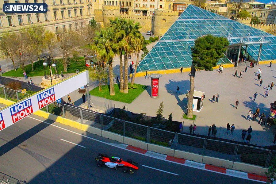 Yüksək sürət, həyəcan, qəza - "FORMULA 1"-İN İLK GÜNÜNDƏN FOTOLAR