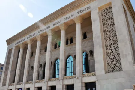 Milli Dram Teatrının kollektivi Mahaçqalaya qastrol səfərinə yollanıb