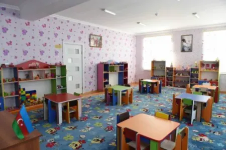 Bakıda bağçada uşağı döyən tərbiyəçi - İŞDƏN QOVULDU