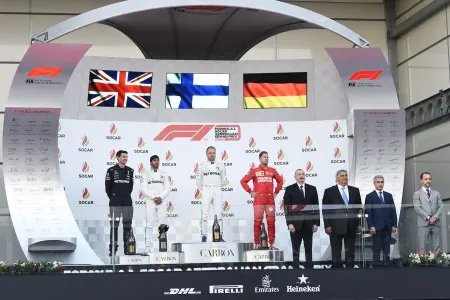 "Formula-1": Kuboku Azərbaycan Prezidenti İlham Əliyev təqdim edib - FOTOLAR