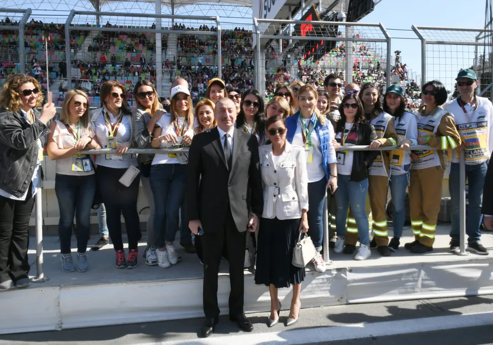"Formula-1": Kuboku Azərbaycan Prezidenti İlham Əliyev təqdim edib - FOTOLAR