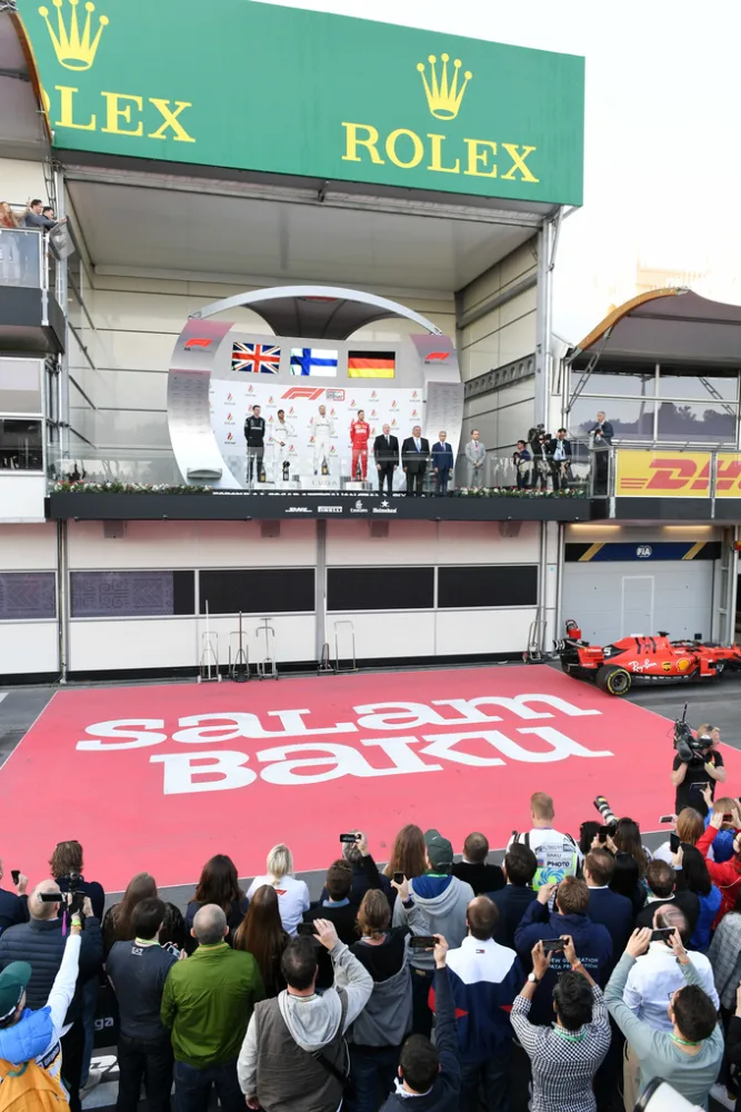 "Formula-1": Kuboku Azərbaycan Prezidenti İlham Əliyev təqdim edib - FOTOLAR