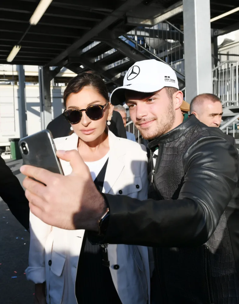 "Formula-1": Kuboku Azərbaycan Prezidenti İlham Əliyev təqdim edib - FOTOLAR