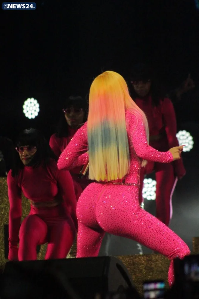 Cardi B-ni Bakıda yordular: - "ÖLÜ TARAKAN KİMİYƏM" - FOTO - VİDEO