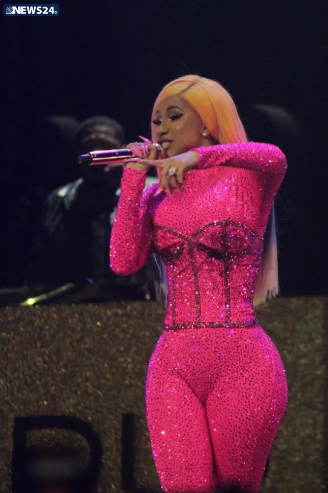 Cardi B-ni Bakıda yordular: - "ÖLÜ TARAKAN KİMİYƏM" - FOTO - VİDEO