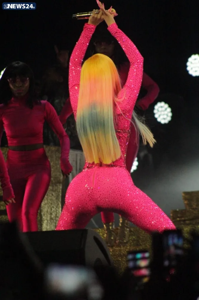 Cardi B-ni Bakıda yordular: - "ÖLÜ TARAKAN KİMİYƏM" - FOTO - VİDEO