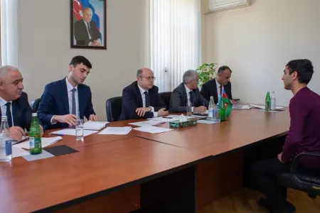 Energetika naziri Şirvanda vətəndaşları qəbul edib