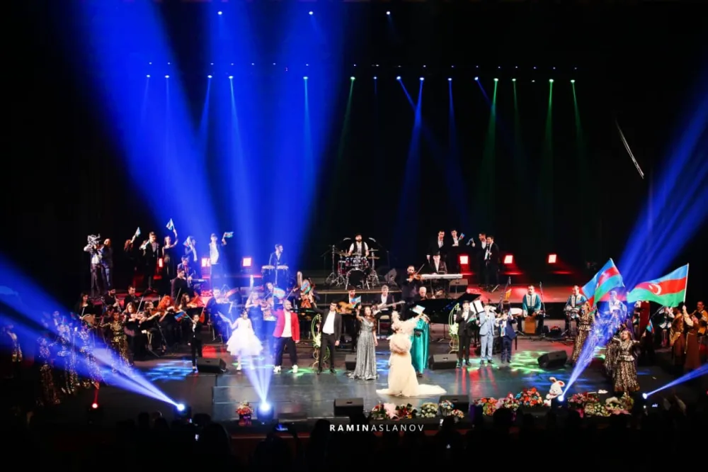 Elza Seyidcahanın konsertində yaşananlar - FOTO
