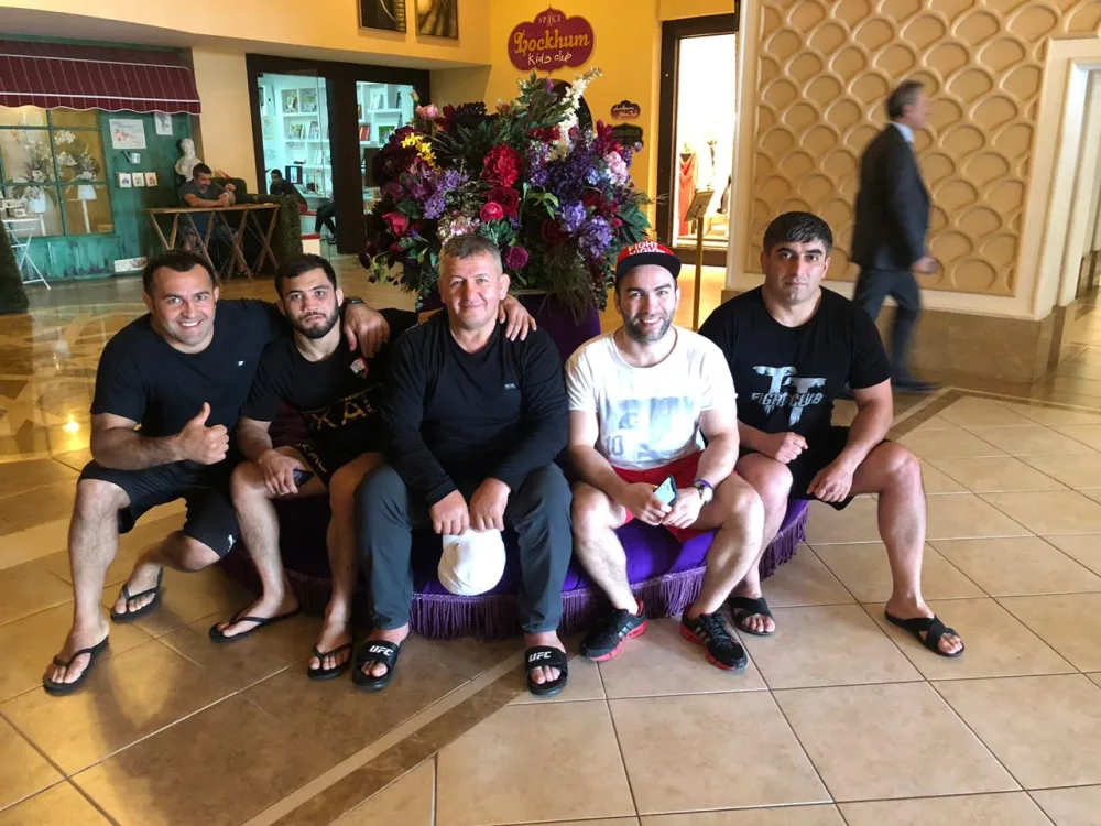 Qazax döyüşçü azərbaycanlı Çingizxanla - rinqə çıxmaqdan qorxdu - FOTO - VİDEO