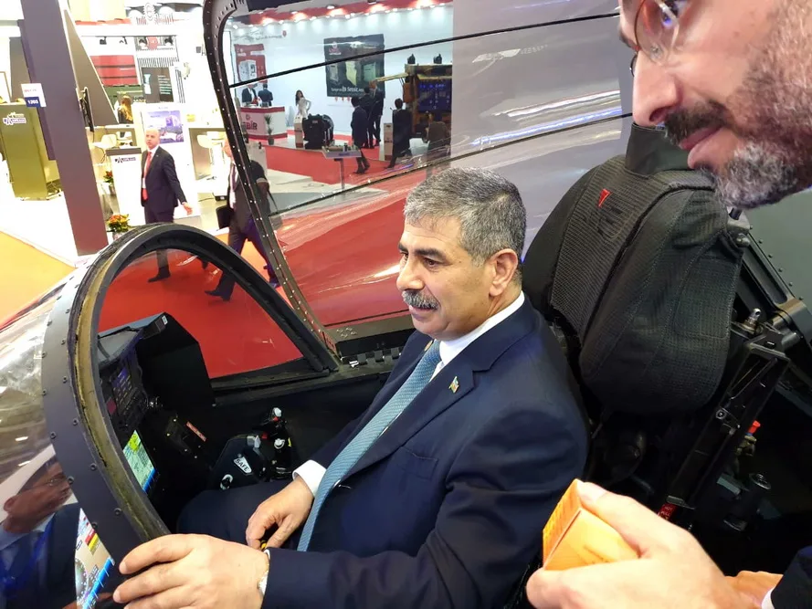Zakir Həsənov “İDEF - 2019” sərgisində nümayiş etdirilən məhsullarla tanış olub - FOTO