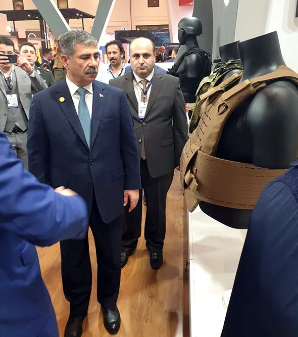 Zakir Həsənov “İDEF - 2019” sərgisində nümayiş etdirilən məhsullarla tanış olub - FOTO