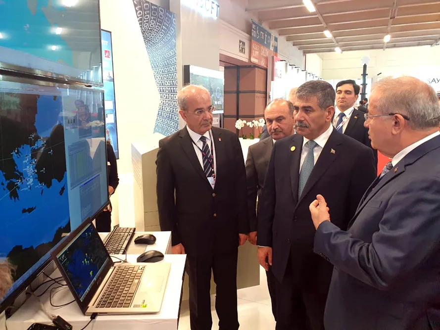 Zakir Həsənov “İDEF - 2019” sərgisində nümayiş etdirilən məhsullarla tanış olub - FOTO
