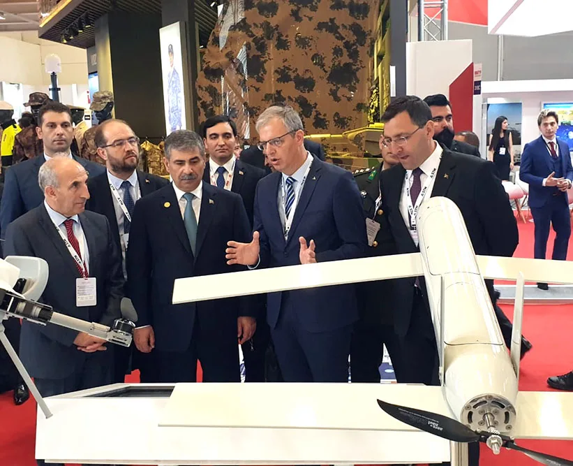 Zakir Həsənov “İDEF - 2019” sərgisində nümayiş etdirilən məhsullarla tanış olub - FOTO