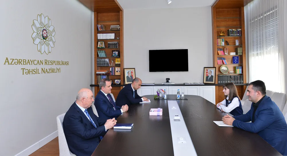 Təhsil naziri ən gənc olimpiada qalibi ilə görüşüb - FOTO