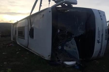 Avtobus aşdı, 30 nəfər öldü, 7 nəfər yaralandı