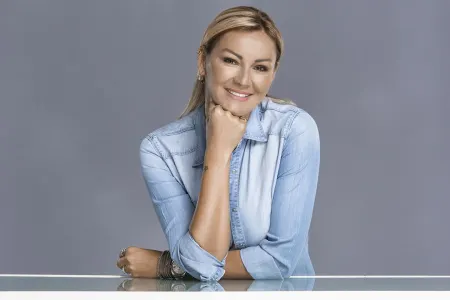 "Qızının və ərinin yanında nənəyə oxşayırsan" - MƏŞHUR AKTRİSA ÖZÜNDƏN ÇIXDI