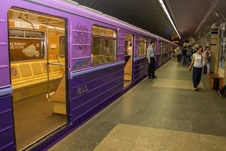 Metroda keçmiş məhkumlardan CİBGİRLİK - EHTİYATLI OLUN - FOTO