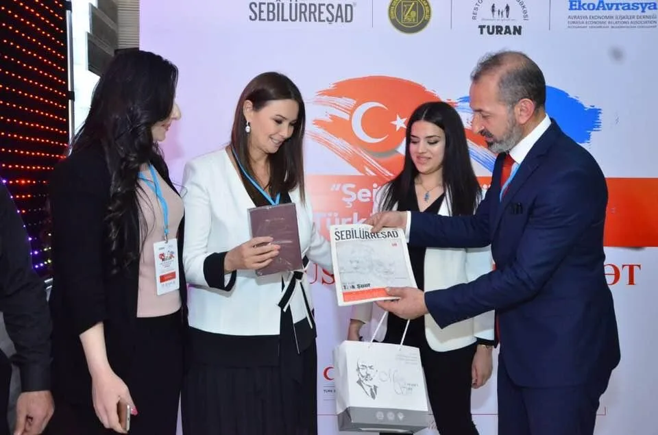“Bu məsələdə ziyalıların üzərinə böyük missiya düşür” - QƏNİRƏ PAŞAYEVA - FOTOLAR