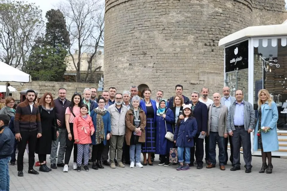 “Bu məsələdə ziyalıların üzərinə böyük missiya düşür” - QƏNİRƏ PAŞAYEVA - FOTOLAR