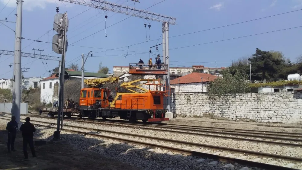 Bakı dairəvi dəmir yolunun elektrik təchizatı sistemi yenidən qurulur - FOTO