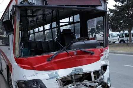 Bakıda sərnişin avtobusu dəhşətli qəza törətdi - – ÖLƏN VAR- YENİ XƏBƏR