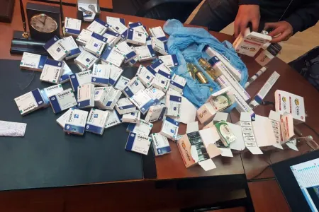 Soyuducuda dərman keçirmək istəyən şəxs - SAXLANILDI - FOTO