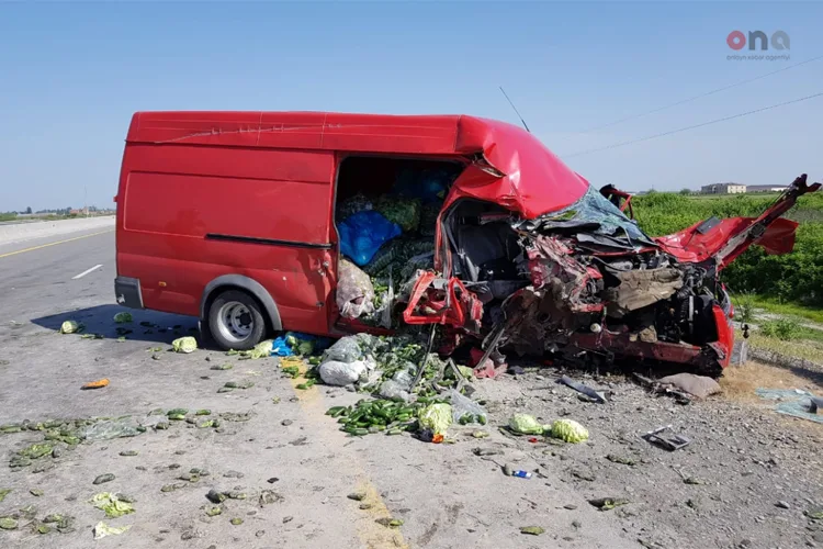 Ucarda iki yük maşını toqquşdu - QORXUNC QƏZA - ÖLƏN VAR - FOTO - VİDEO