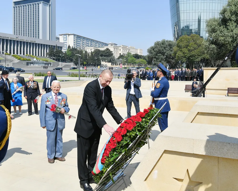 Prezident İlham Əliyev Həzi Aslanovun abidəsini ziyarət edib - YENİLƏNİB - FOTOLAR
