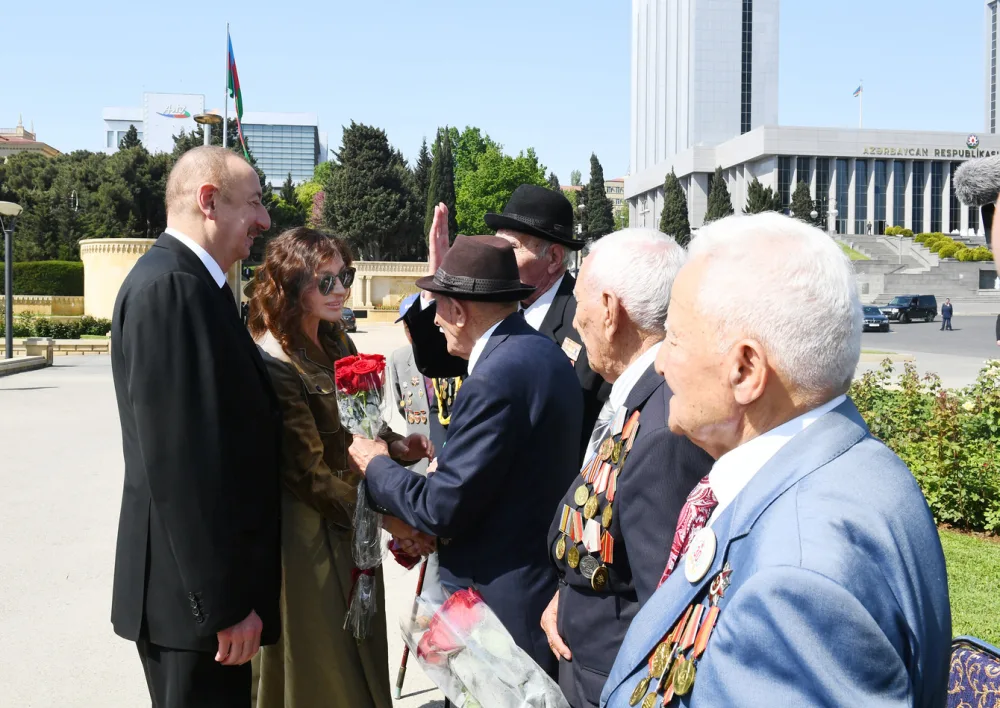 Prezident İlham Əliyev Həzi Aslanovun abidəsini ziyarət edib - YENİLƏNİB - FOTOLAR