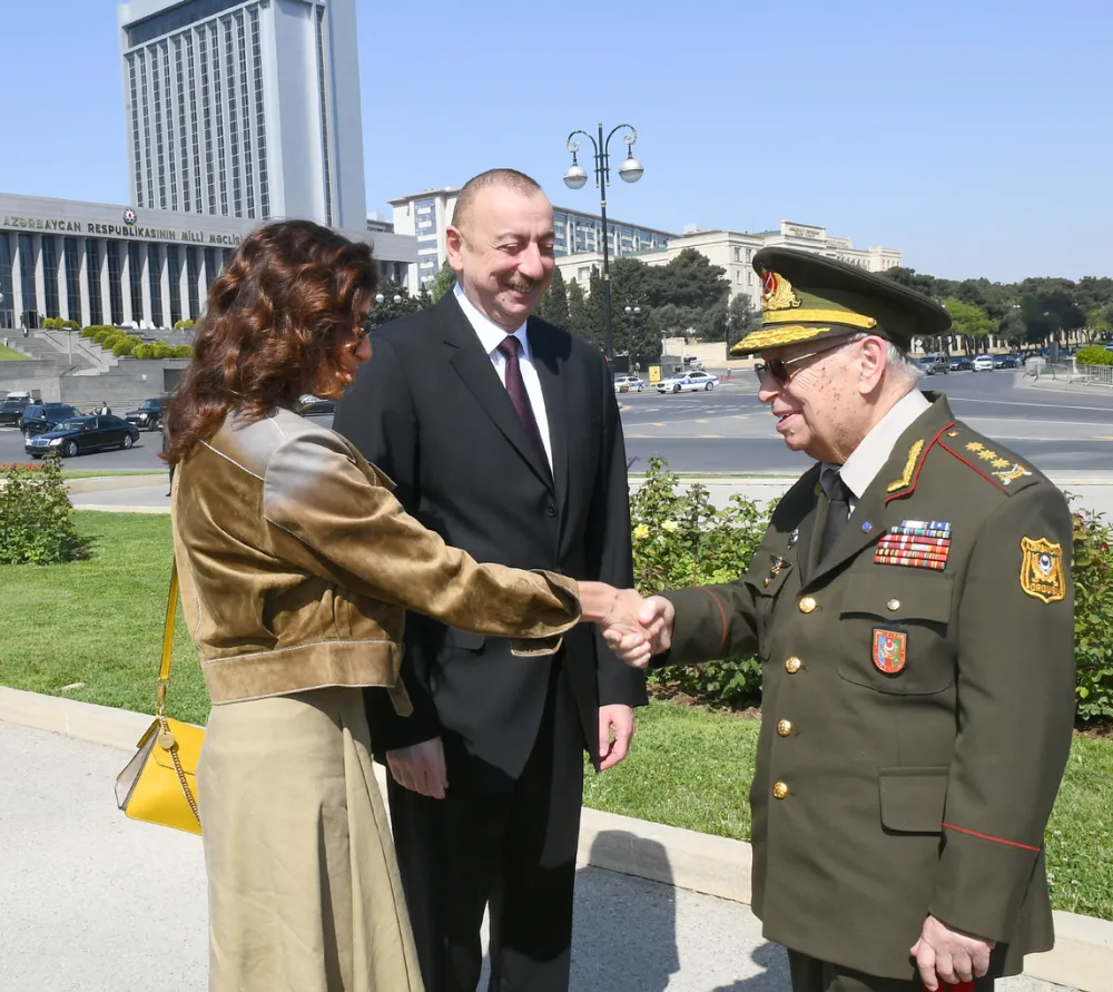 Prezident İlham Əliyev Həzi Aslanovun abidəsini ziyarət edib - YENİLƏNİB - FOTOLAR
