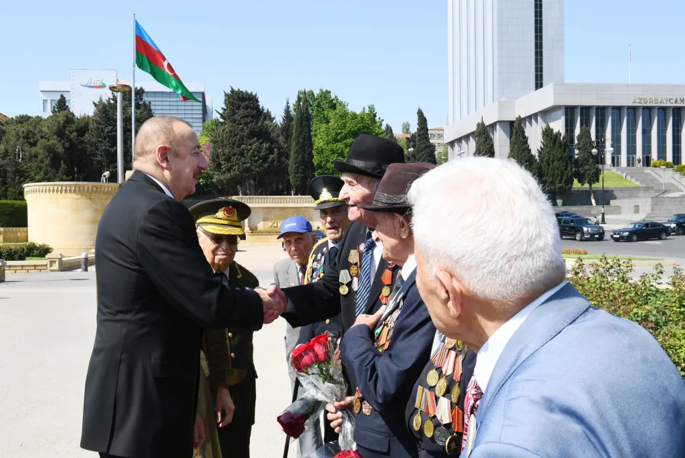 Prezident İlham Əliyev Həzi Aslanovun abidəsini ziyarət edib - YENİLƏNİB - FOTOLAR