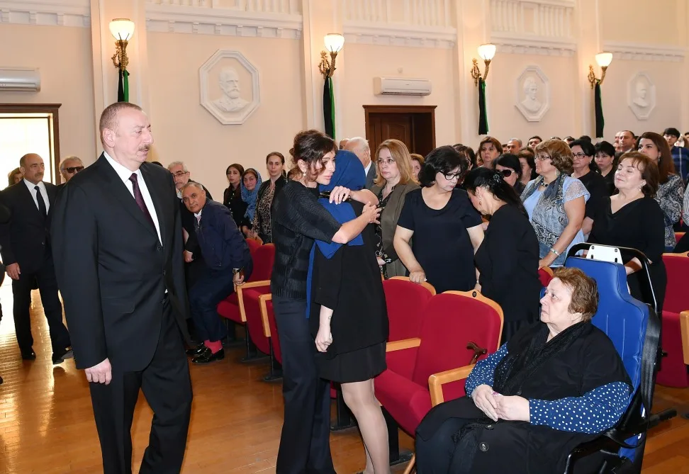 İlham Əliyev və Mehriban Əliyeva Arif Məlikovun vida mərasimində iştirak ediblər - FOTOLAR - YENİLƏNİB