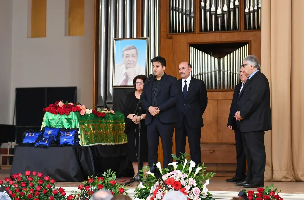 İlham Əliyev və Mehriban Əliyeva Arif Məlikovun vida mərasimində iştirak ediblər - FOTOLAR - YENİLƏNİB