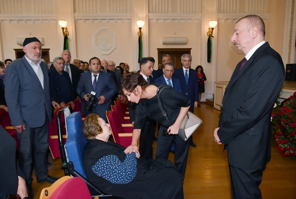 İlham Əliyev və Mehriban Əliyeva Arif Məlikovun vida mərasimində iştirak ediblər - FOTOLAR - YENİLƏNİB