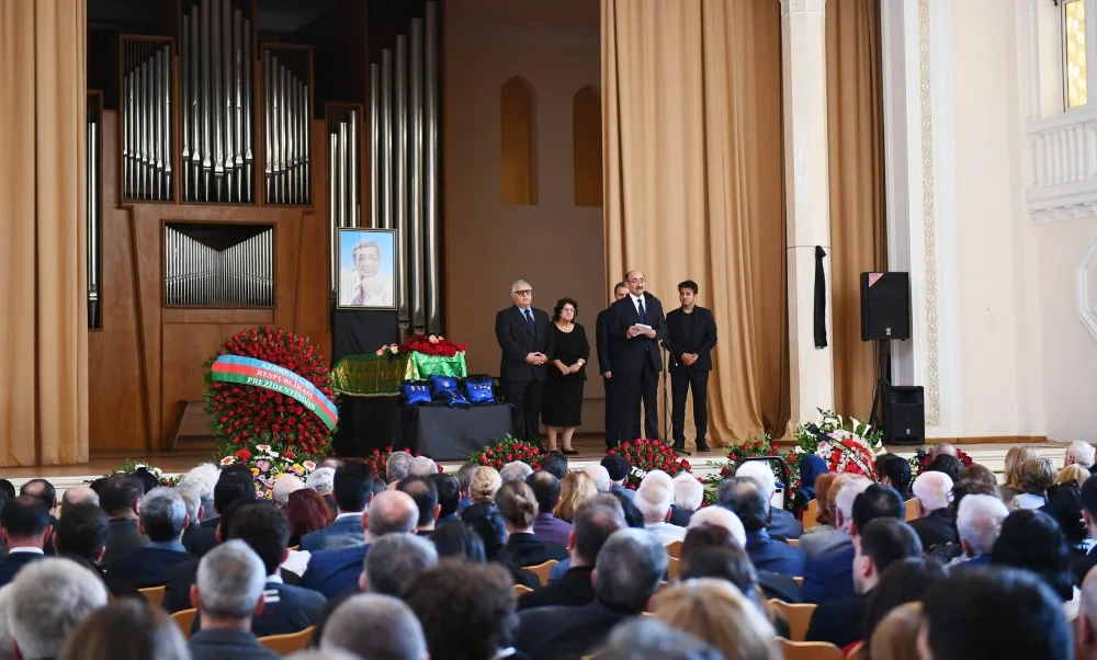 İlham Əliyev və Mehriban Əliyeva Arif Məlikovun vida mərasimində iştirak ediblər - FOTOLAR - YENİLƏNİB